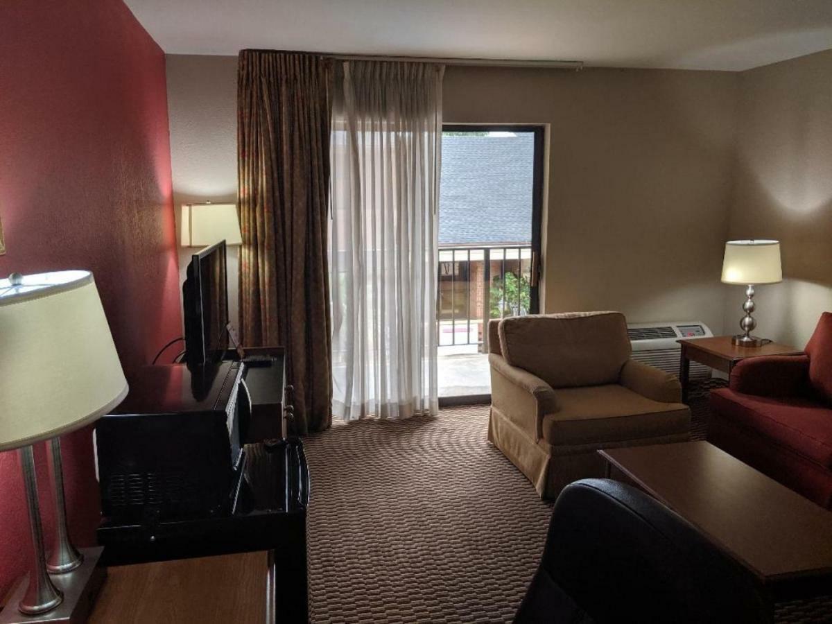 Ramada By Wyndham Raleigh Ξενοδοχείο Εξωτερικό φωτογραφία