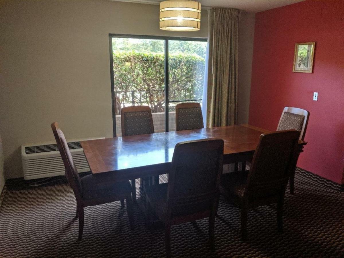 Ramada By Wyndham Raleigh Ξενοδοχείο Εξωτερικό φωτογραφία